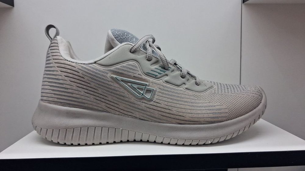 Tenis Modelo Cinza — foto 1